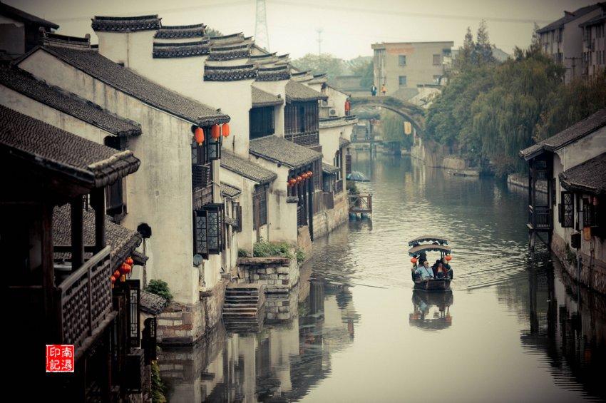 磁致伸缩位移传感器在太阳能电池板追光系统中的应用